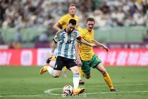 关于澳大利亚足球联赛精准传球秀展现巨星风采的信息